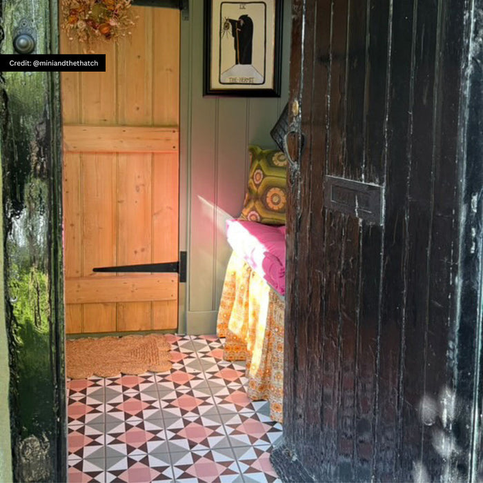 Farnham Manor Victorian Tile 20cm x 20cm